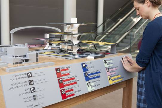 Voelmaquette in het Van Gogh Museum, ontwikkeld dankzij de steun en expertise van het Bartiméus Fonds en Stichting Accessibility. Foto: Petra Dorenstouter