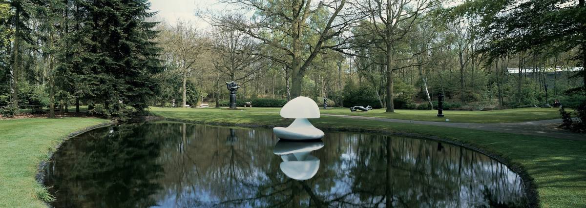 Marta Pan, Floating sculpture, Otterlo, 1960-1961, photo: Cary Markerink