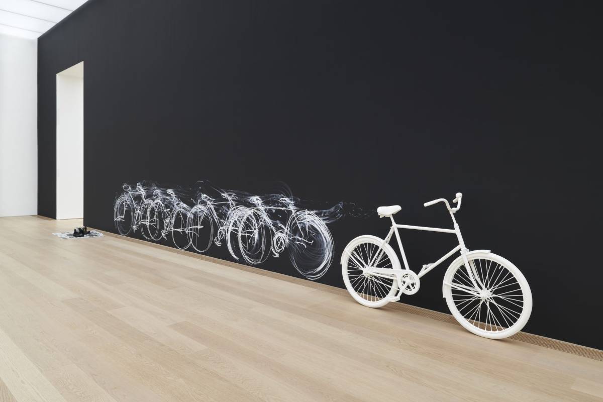 Robin Rhode, Chalk Bicycle, 2021. THE EKARD COLLECTION. Installation view museum Voorlinden. Photo: Antoine van Kaam
